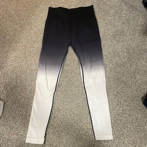 Zyia Black and White Ombre Performance Hi-Rise 7/8 length 24” inseam Size Small